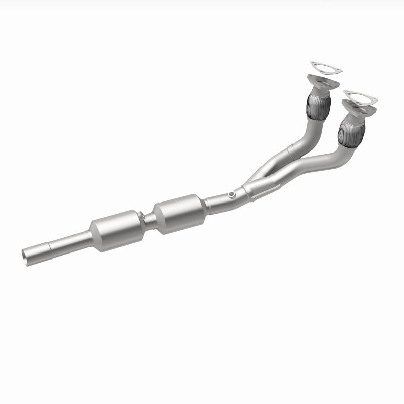 MagnaFlow Direct Fit Catalytic Converter 02-05 Golf 2.8L Underbody