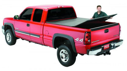 Lund 15-18 Ford F-150 (6.5ft. Bed) Genesis Tri-Fold Tonneau Cover - Black