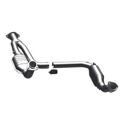 MagnaFlow Direct Fit Catalytic Converter 00-01Tahoe/Yukon V8 5.7L
