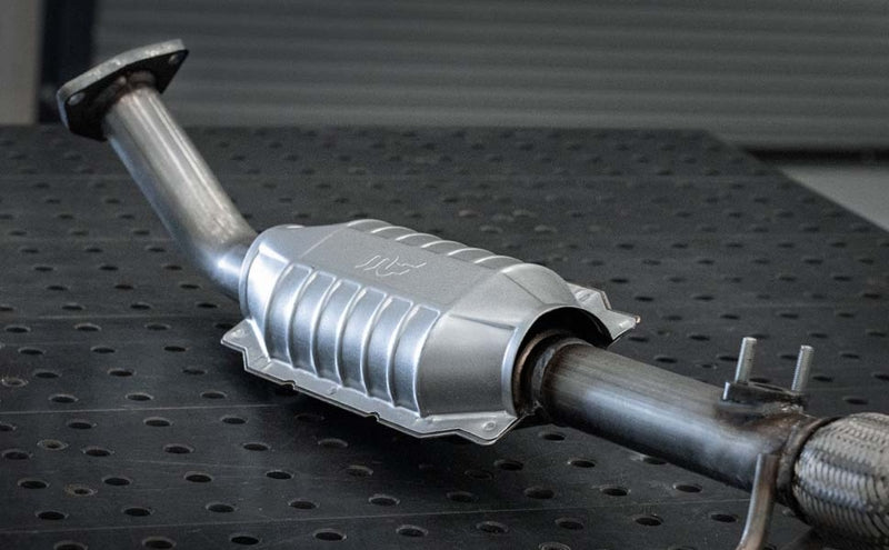 MagnaFlow Universal Catalytic Converter 1.75 W/Air FED