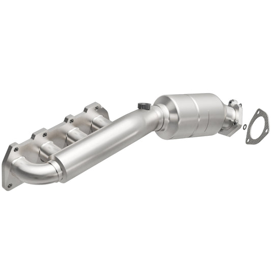 MagnaFlow Direct Fit Catalytic Converter 02-04 Volkswagen Passat 4.0L