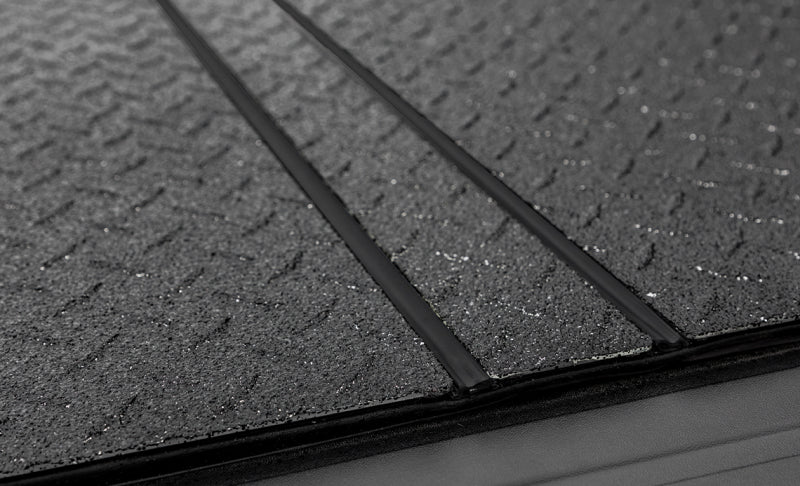 Access LOMAX Pro Series Tri-Fold Cover 2020 Jeep Gladiator 5ft Box (w/Trail Rail) - Blk Diamond Mist