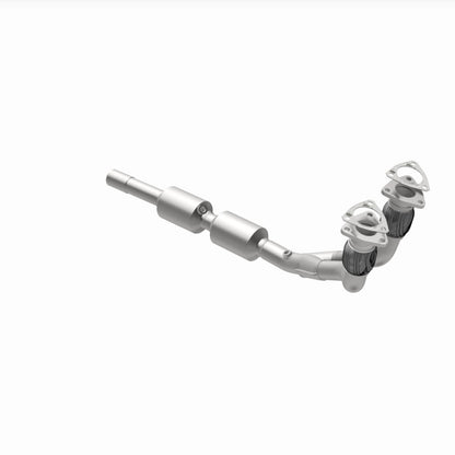 MagnaFlow Direct Fit Catalytic Converter 02-05 Golf 2.8L Underbody