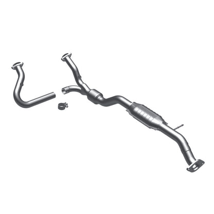 MagnaFlow Direct Fit Catalytic Converter 00-05 Blazer 4WD 4.3L