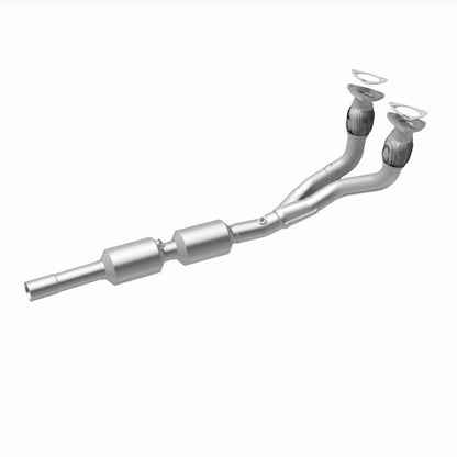 MagnaFlow Direct Fit Catalytic Converter 02-05 Golf 2.8L Underbody